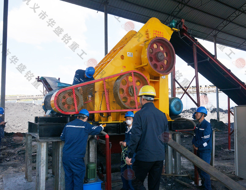 雙級(jí)無(wú)篩底粉碎機(jī) 雙級(jí)無(wú)篩底粉碎機(jī)